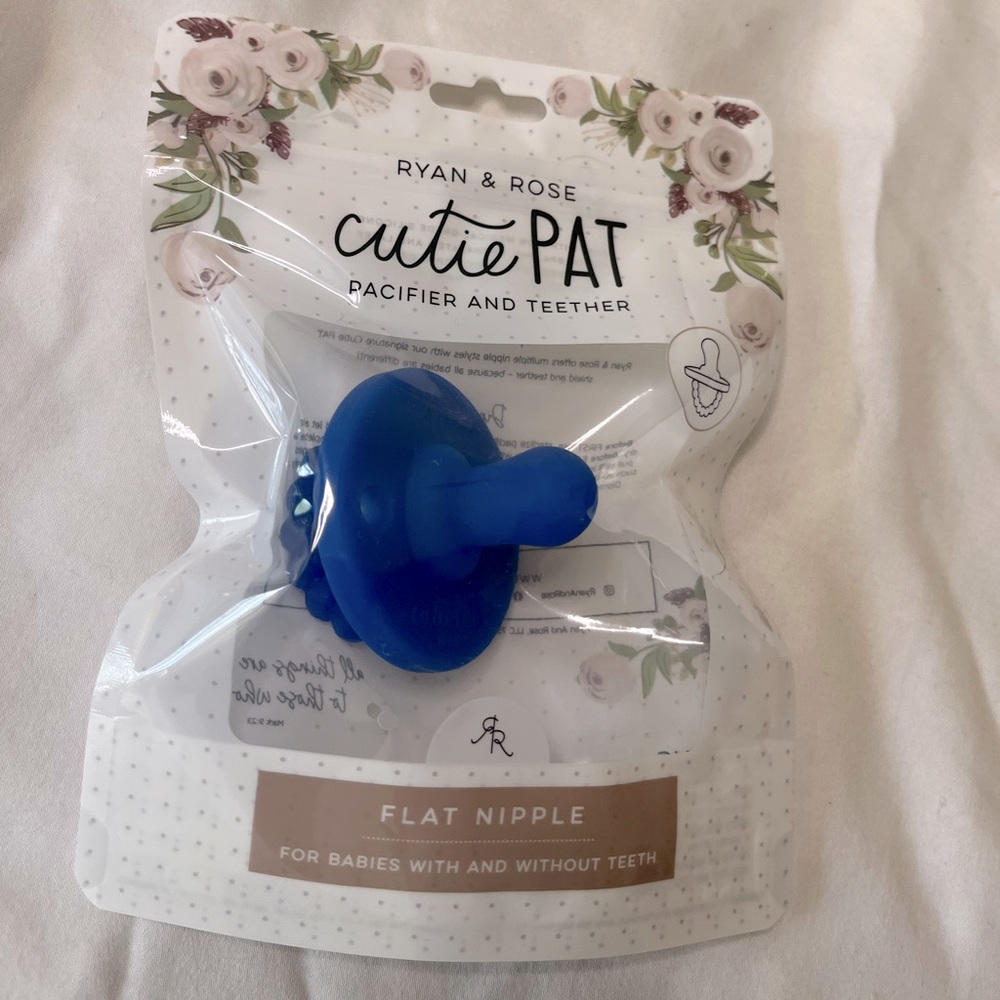 🌼2/$15 3/$20🌼 Ryan & Rose CUTIE PATS (PACIFIER
+ TEETHER) Flat stage 1 nipple